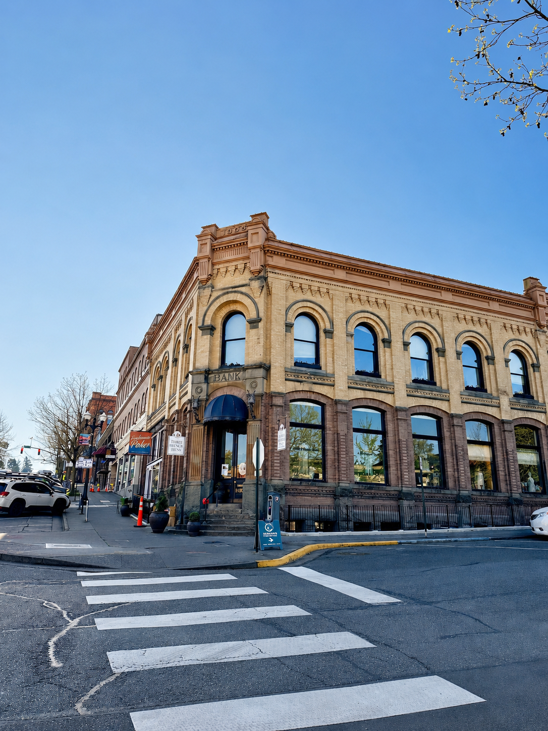 Historic Daylight Basement For Lease | 1100 Harris Ave