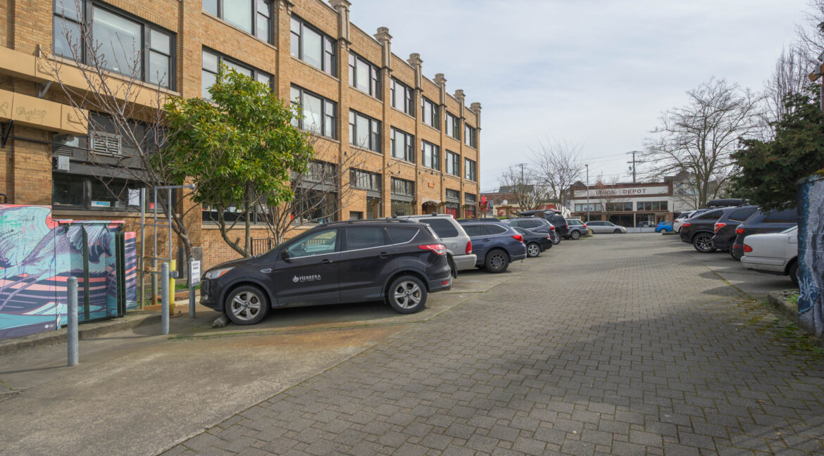 1327 N State St Bellingham-0861